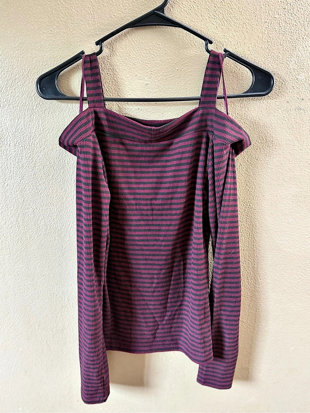 Aeropostale Striped Long Sleeve Top in Burgundy & Black Size Medium NWT - Picture 2 of 6
